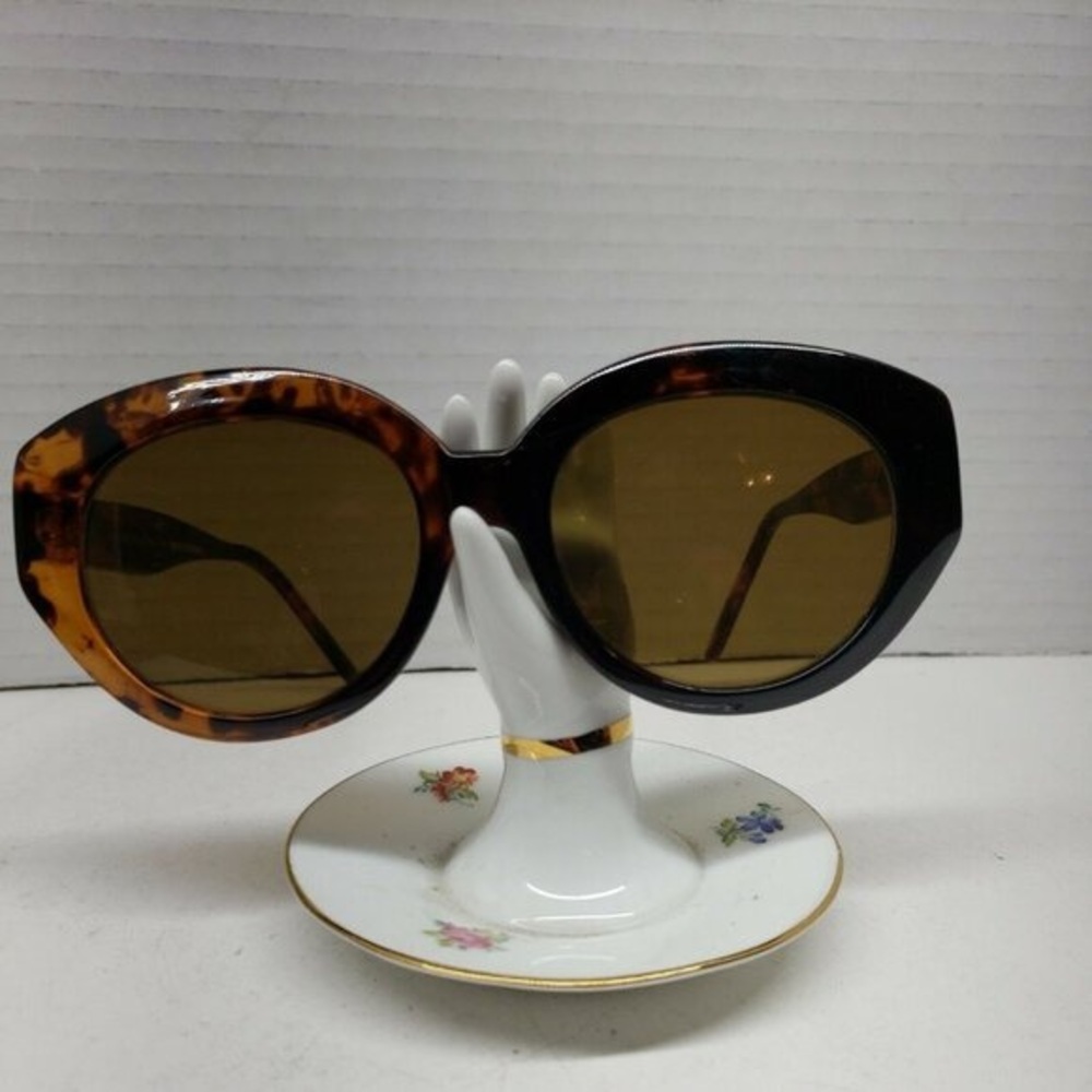 Stylish Tortoiseshell and Black Women's Sunglasses